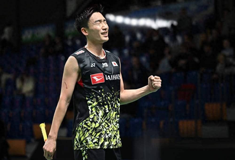 中国羽毛球队强势法国羽毛球队，桃田贤斗绝境逆转