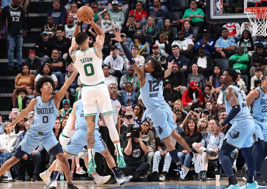 包含热火碾压湖人B队，莫兰特爆发神勇的词条