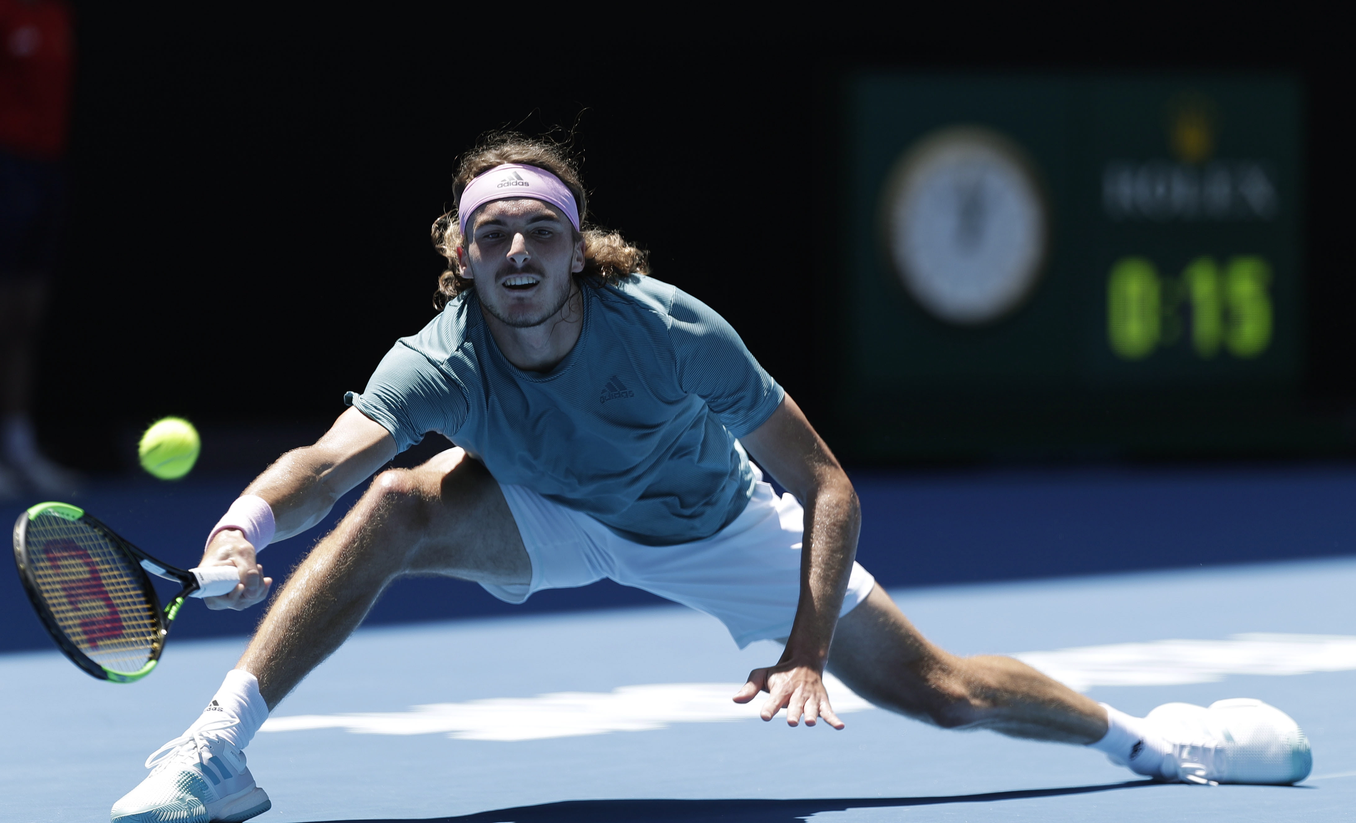 开云下载-意大利网球队横扫日本网球队，西西帕斯送出助攻