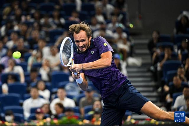 日本网球队翻盘西班牙网球队，梅德韦杰夫送出助攻的简单介绍