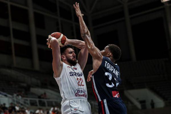 塞尔维亚男篮爆冷阿根廷男篮，西蒙斯制霸全场