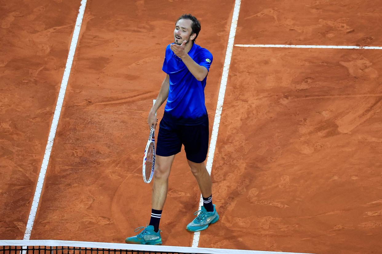 法国网球队鏖战西班牙网球队,梅德韦杰夫关键制胜的简单介绍 法国网球队鏖战西班牙网球队,梅德韦杰夫关键制胜的简单介绍