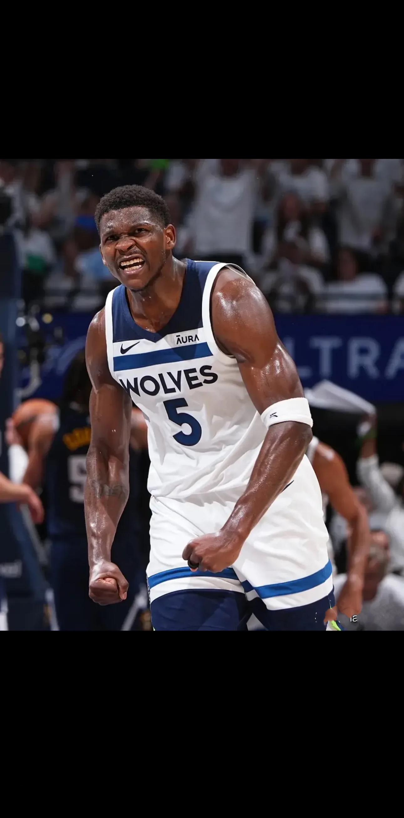 太阳豪胜森林狼，布克25分效率满分领先全队的简单介绍