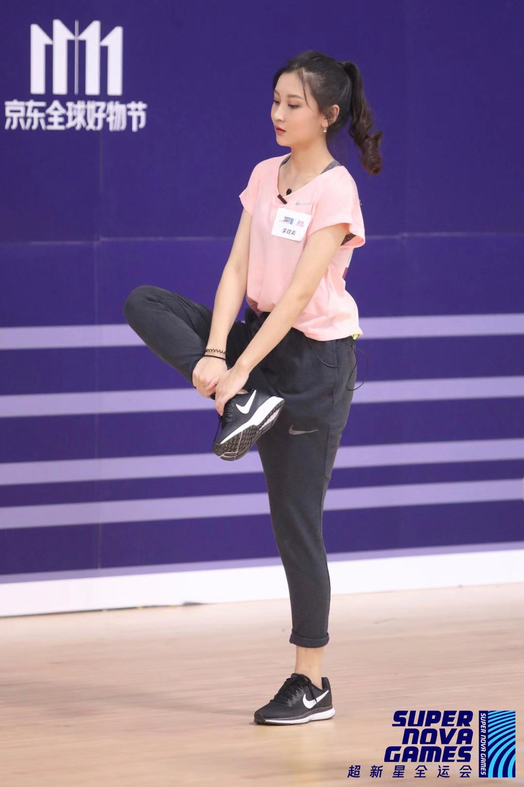 开云下载-跳高女选手突破障碍，成功晋级决赛的简单介绍