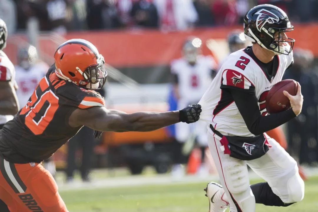 雄鹰队战胜猎鹰队实现了反超