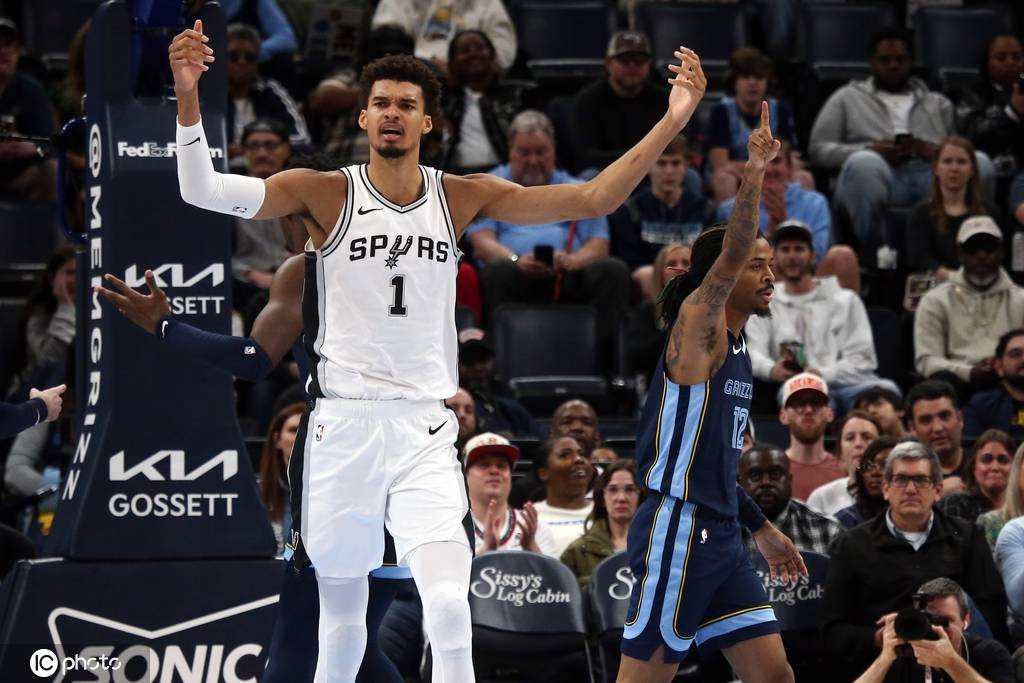 灰熊击败马刺,莫兰特练级成功 灰熊击败马刺,莫兰特练级成功