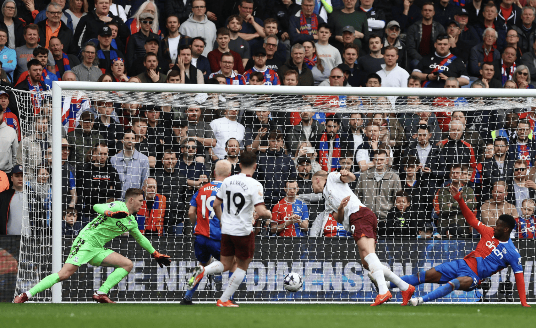 沙特联主场轻松取胜，逼近英超晋级目标的简单介绍