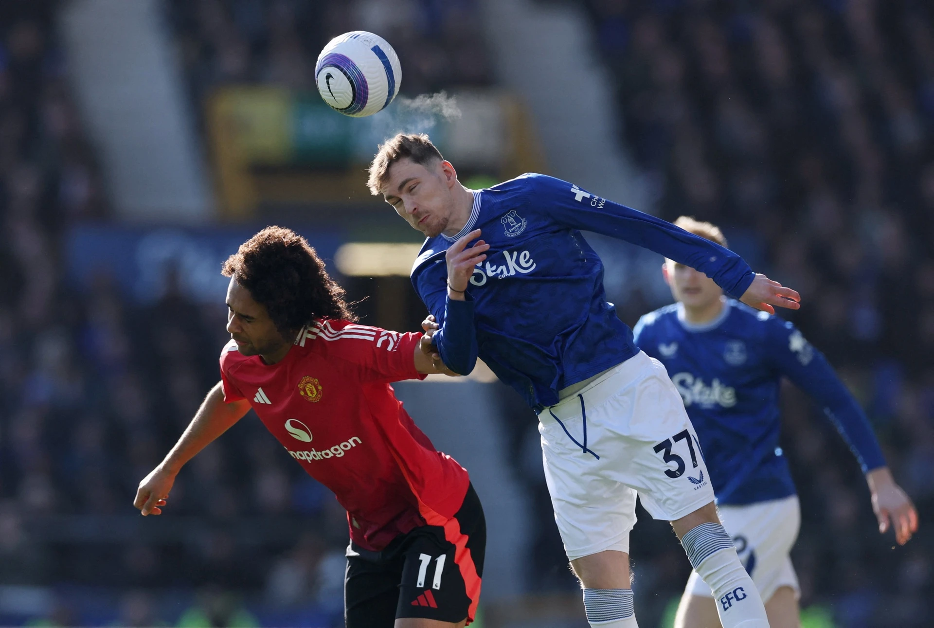 曼联丢点惨败,巴黎前锋狂揽三球 曼联丢点惨败,巴黎前锋狂揽三球