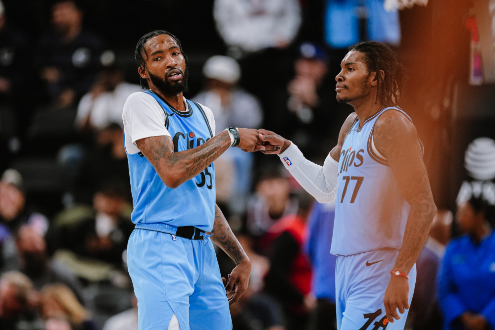 米切尔准绝杀，爵士击败火箭迎新赛季首胜