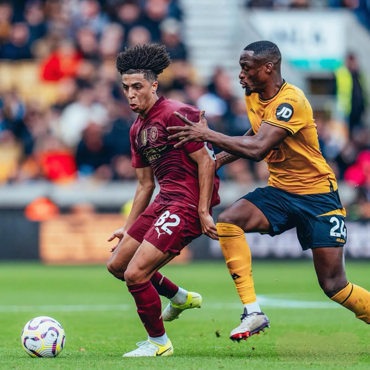 包含曼城中场控球优势明显，传控比例高达%的词条