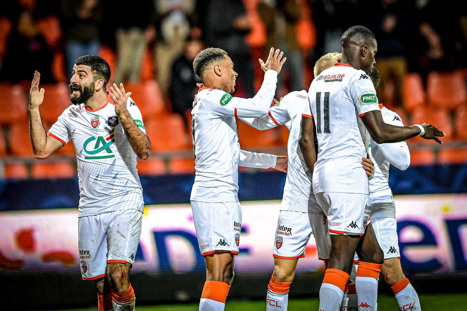 开云官网-瓦朗谢纳队员表现火爆，帮助球队赢得胜利的简单介绍