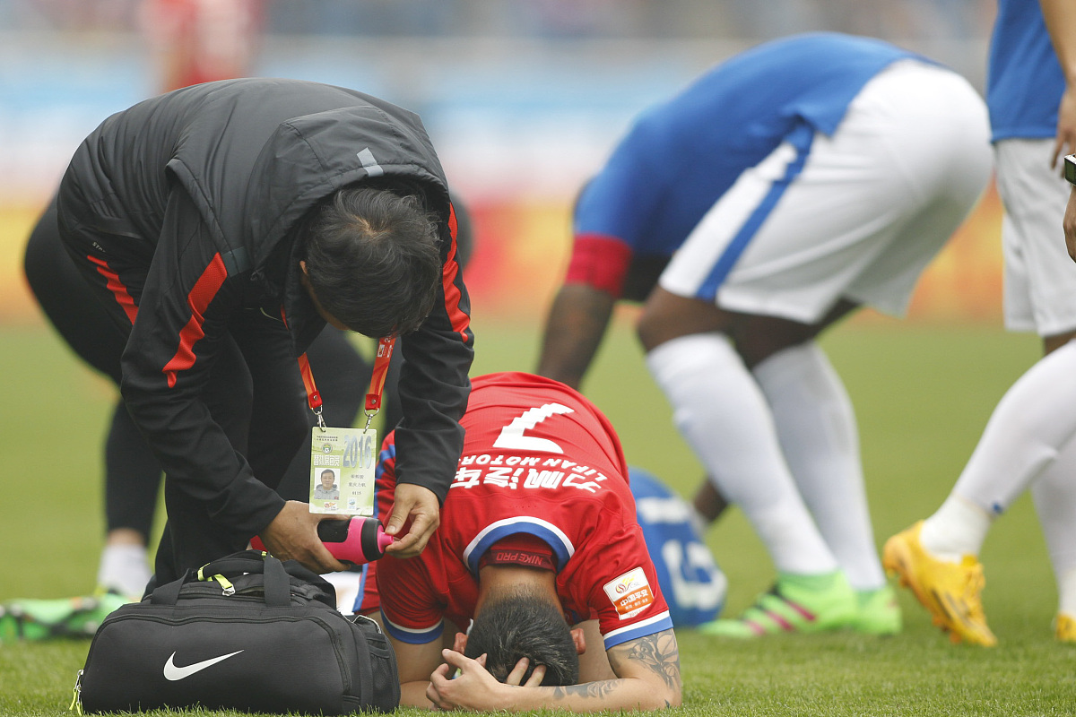 开云平台-包含突发！柏林赫塔主力中场受伤，或将缺席重要比赛的词条