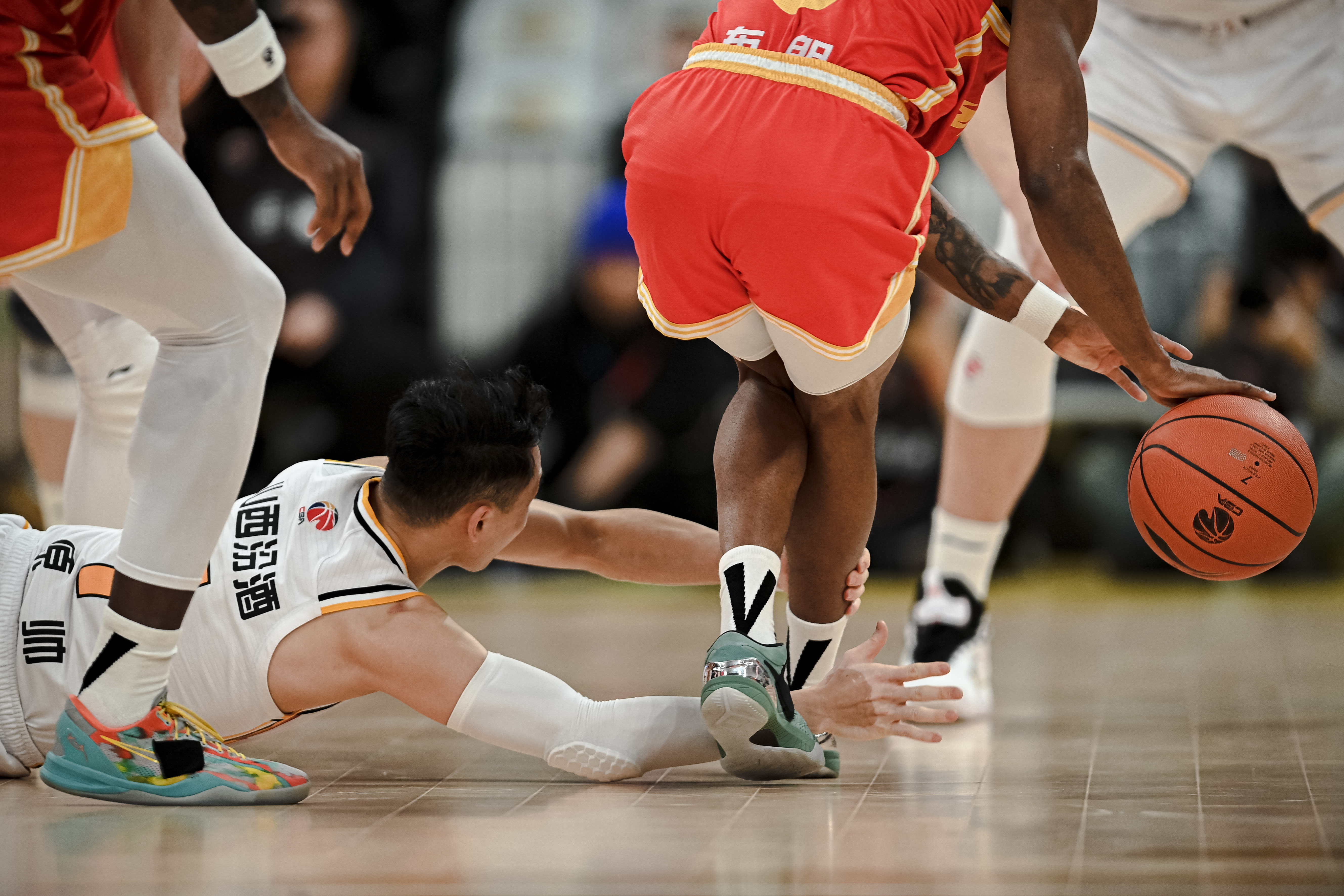 开云体育APP下载-关于职业篮球比赛升温，观众热情高涨的信息