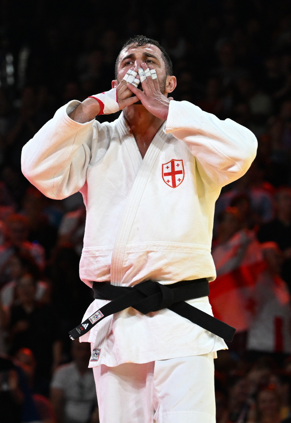 墨西哥选手在柔道比赛中夺冠