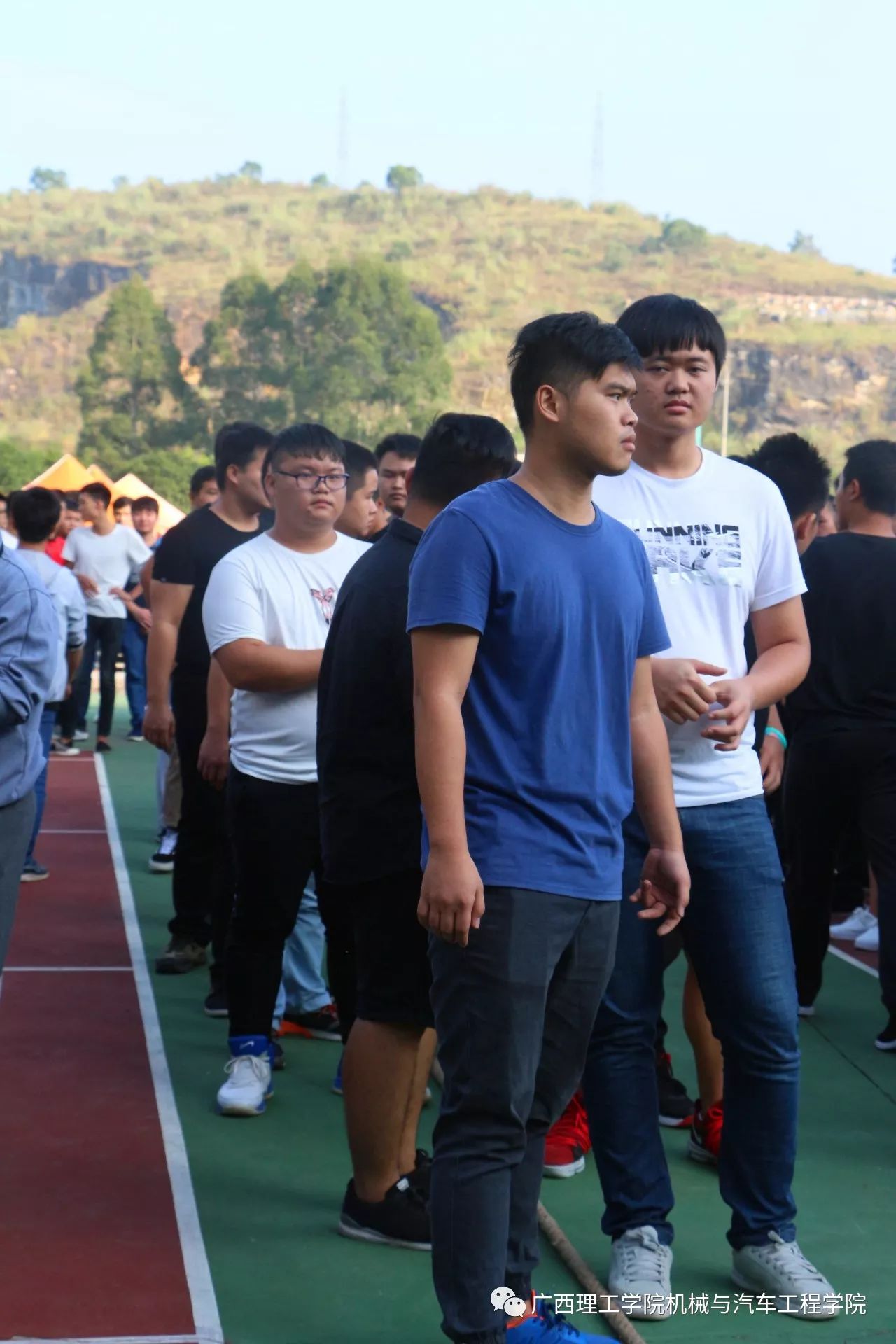 海牛队员努力拼搏，以顽强毅力追求成功的简单介绍