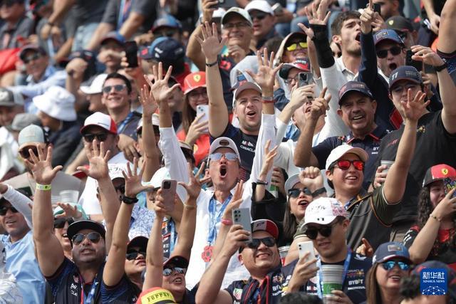 包含红牛二队逆转雷诺车队，塞恩斯点燃赛场的词条