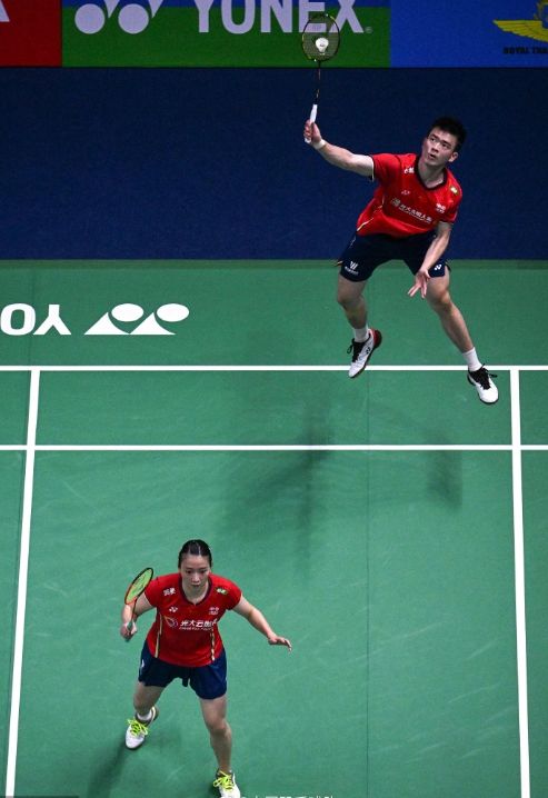 包含韩国队绝杀印尼队，黄鸭组合关键制胜的词条