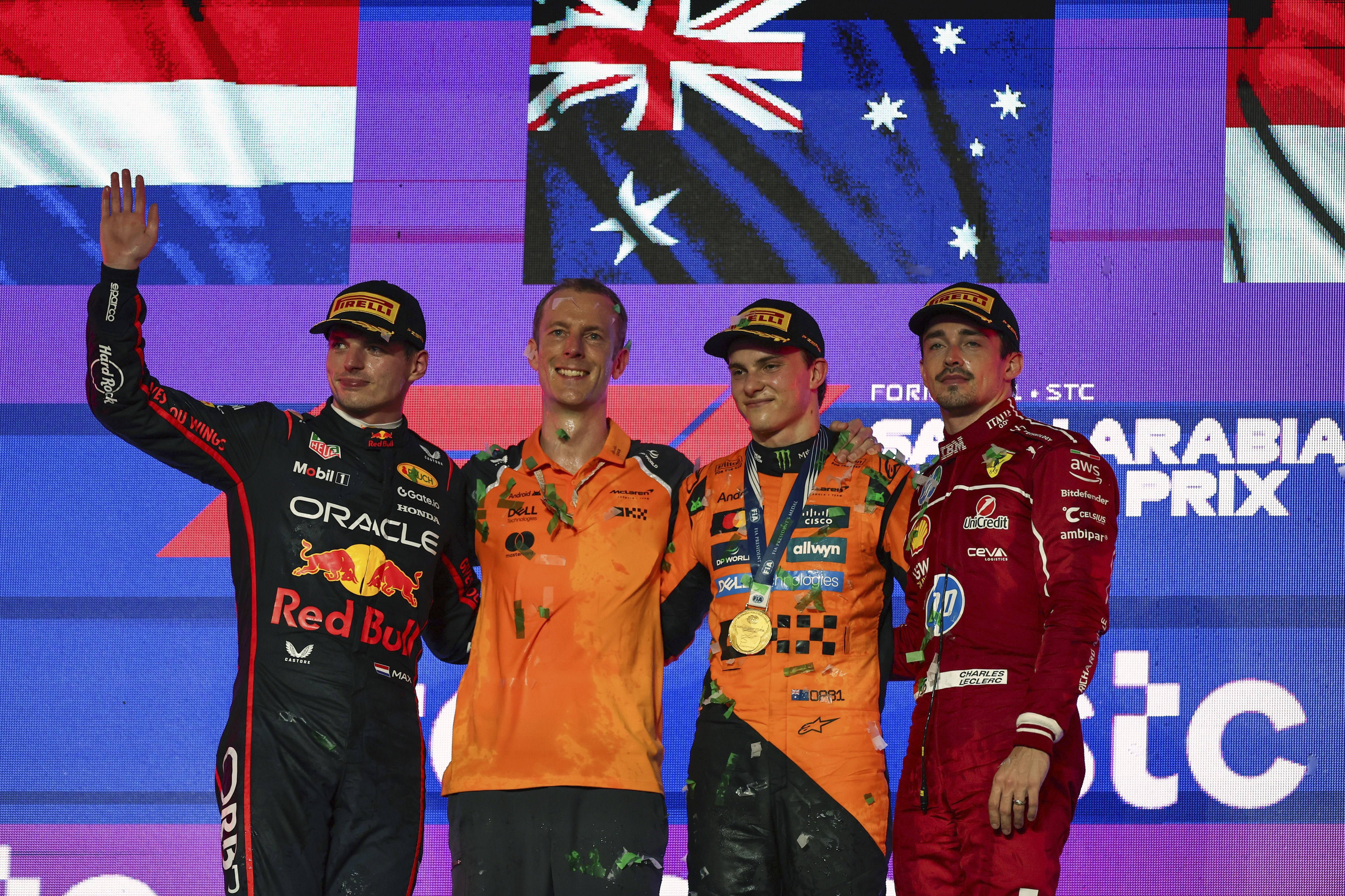 开云APP-包含梅赛德斯鏖战索伯车队，皮亚斯特里点燃赛场的词条