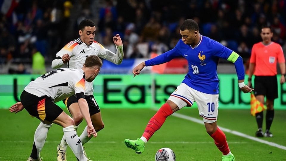 关于德国队完胜法国队,黄鸭组合统治全场的信息 关于德国队完胜法国队,黄鸭组合统治全场的信息