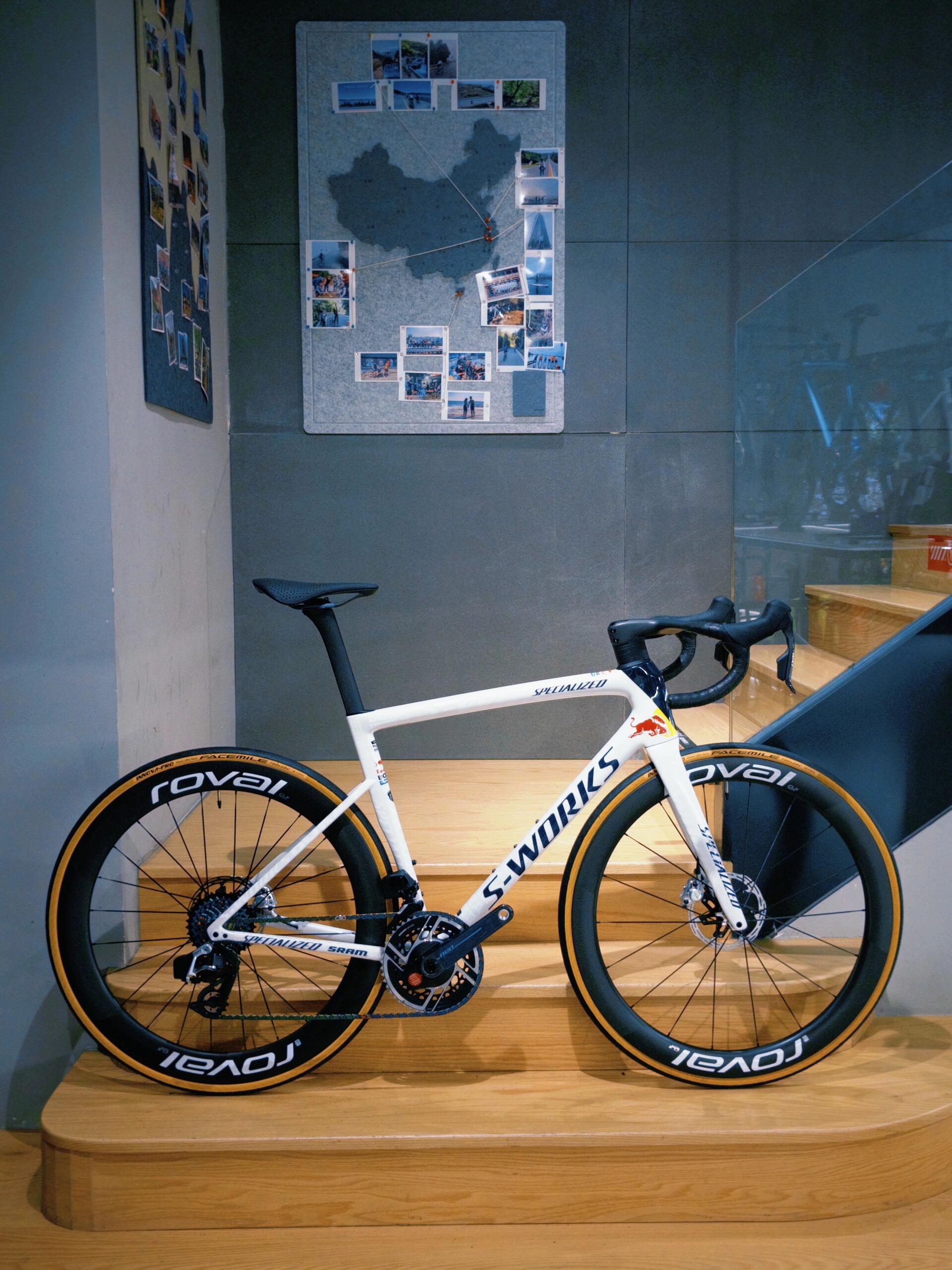 红牛二队碾压迈凯伦，周冠宇统治全场的简单介绍