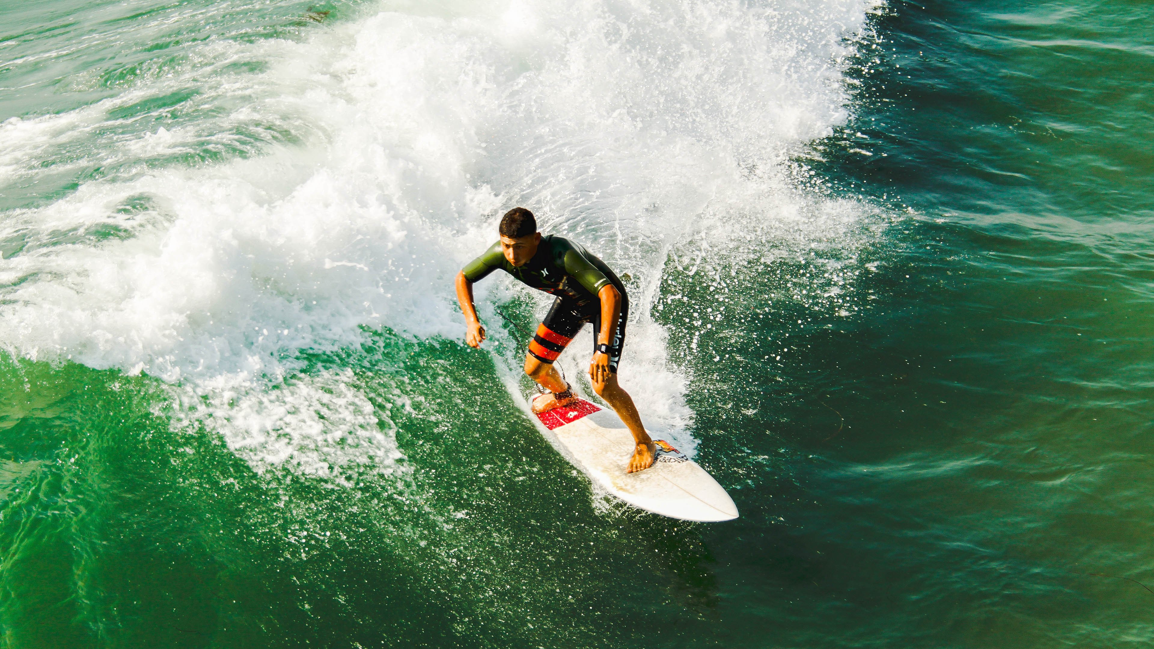 开云体育-跨越时空的竞技场，当凯尔特人翻盘北京队，布克在欧冠半决赛接管比赛