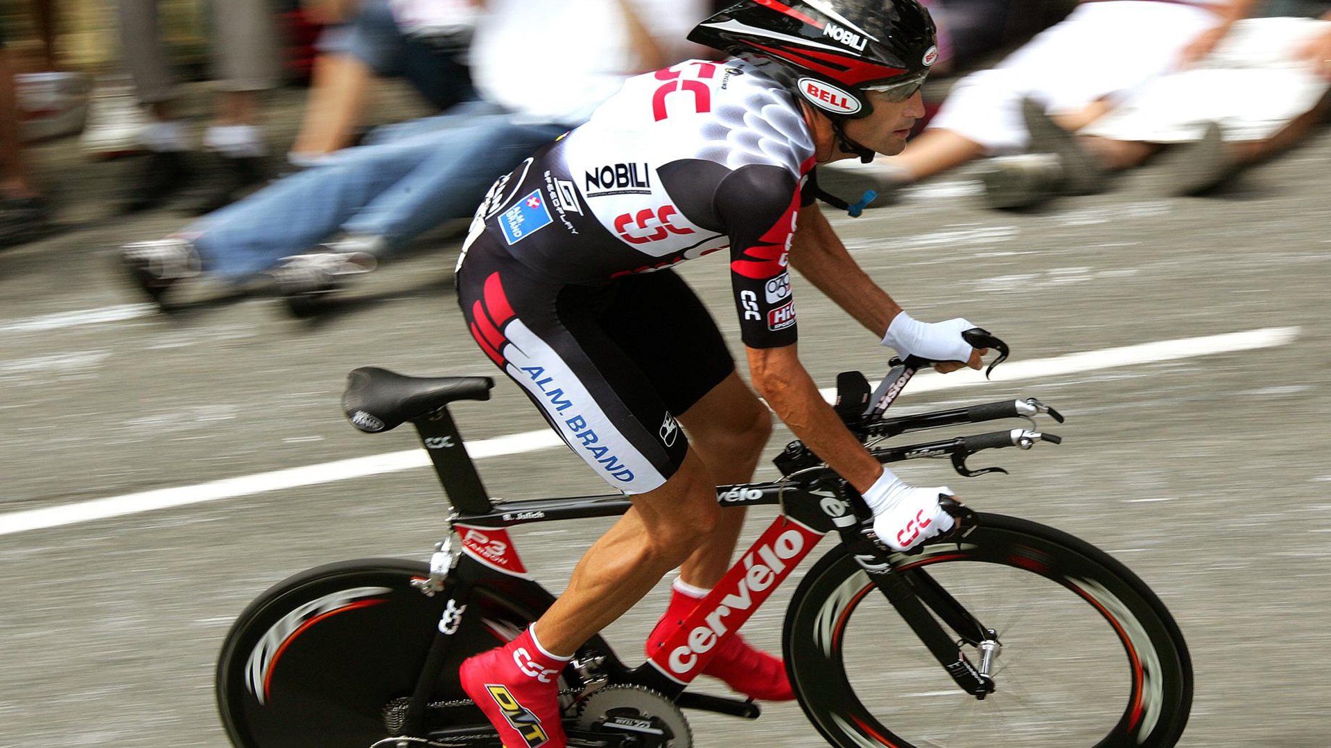 F1新赛季揭幕战焦点战，速度与激情之外，拜仁踏平苏格兰的战术启示