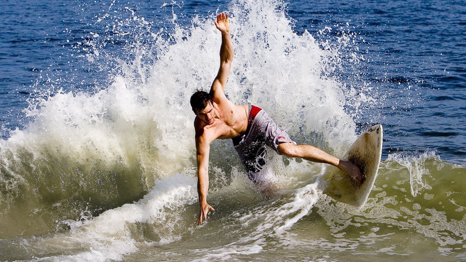 开云体育APP下载-贝恩的淬火之夜，当灰熊的利爪撕破季后赛的天幕